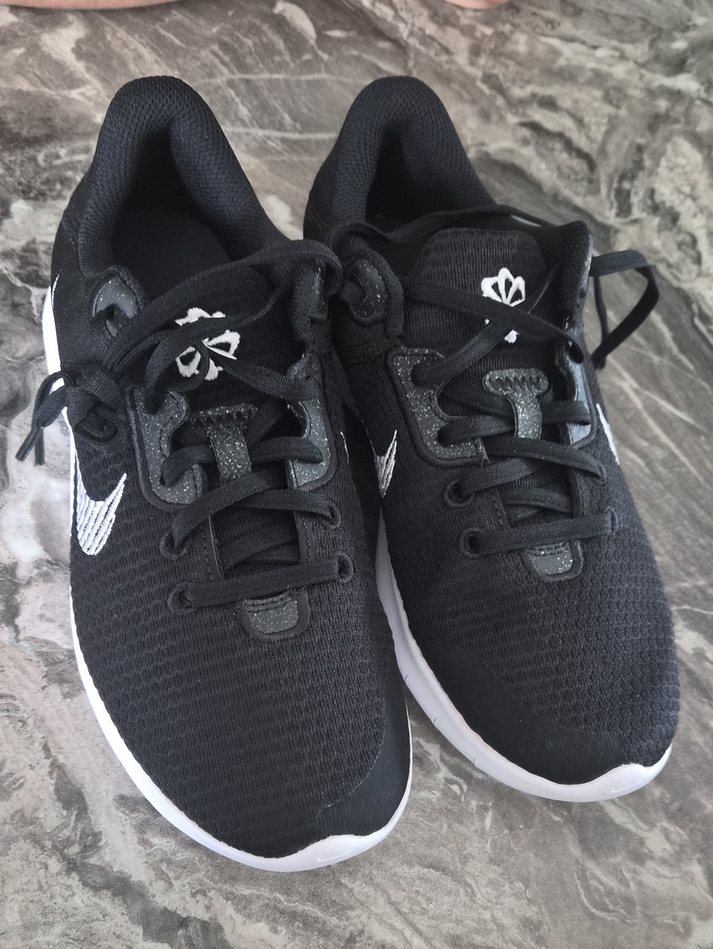 NEW Womans Nike Flex Experience Run 11